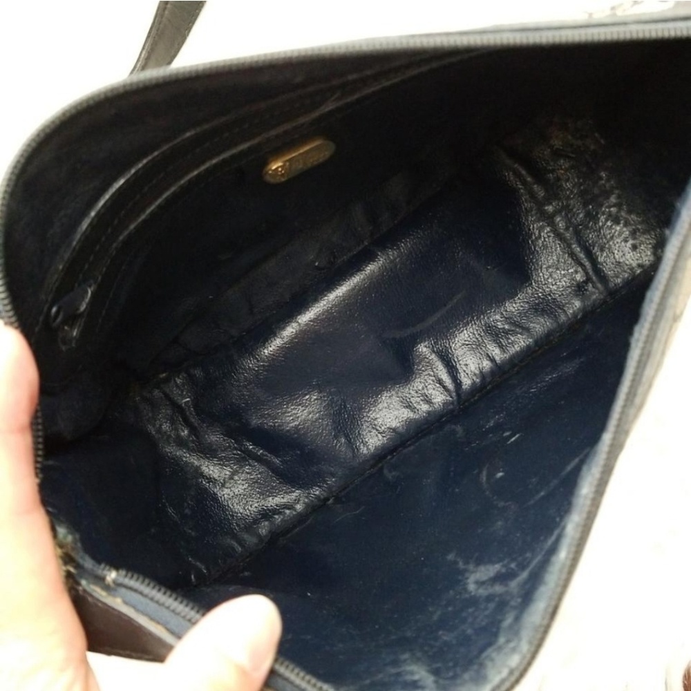 Authentic Vintage Gucci Crescent Shoulder Bag - Picture 7 of 8